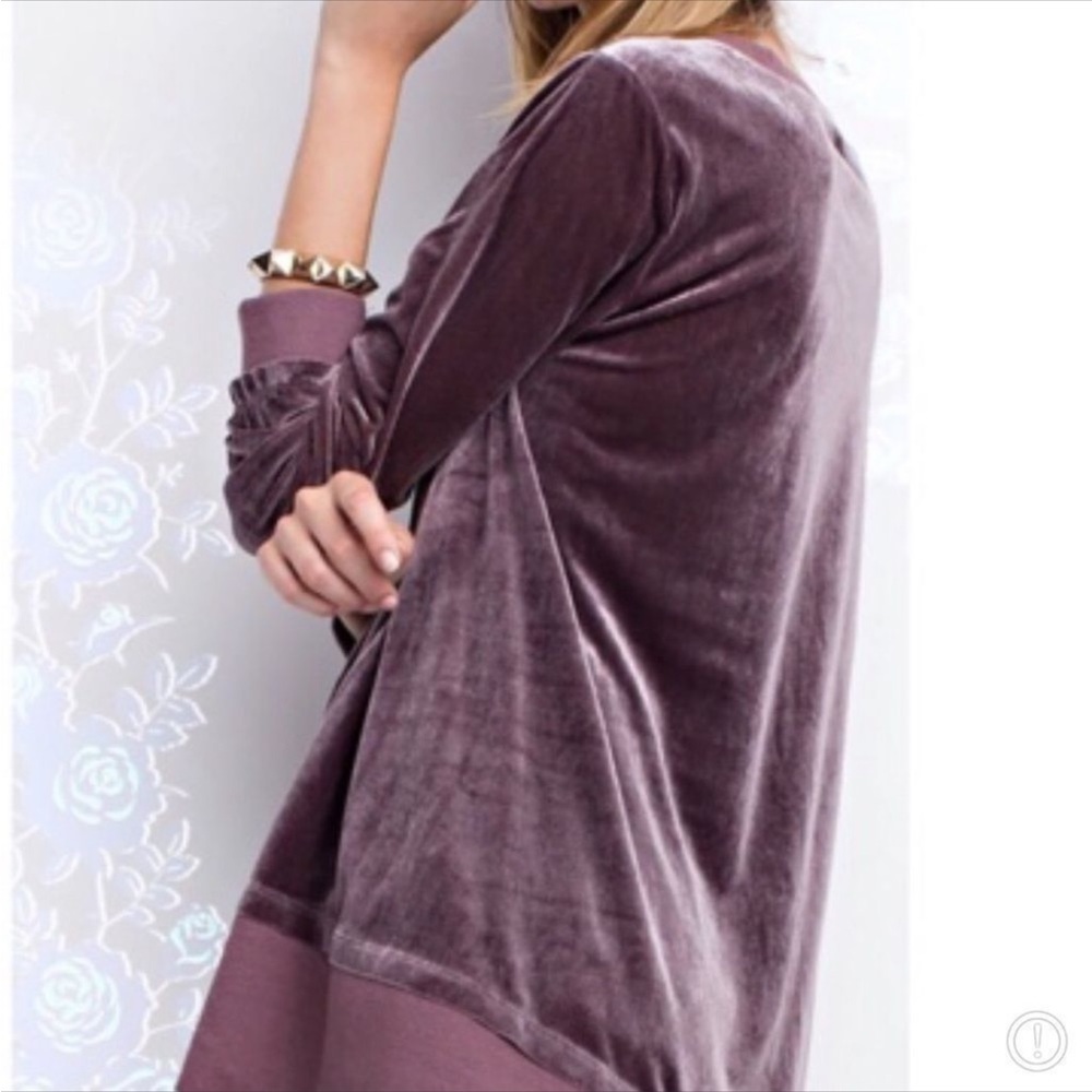 NEW LISTING‼️EASEL Tunic - Picture 5 of 16